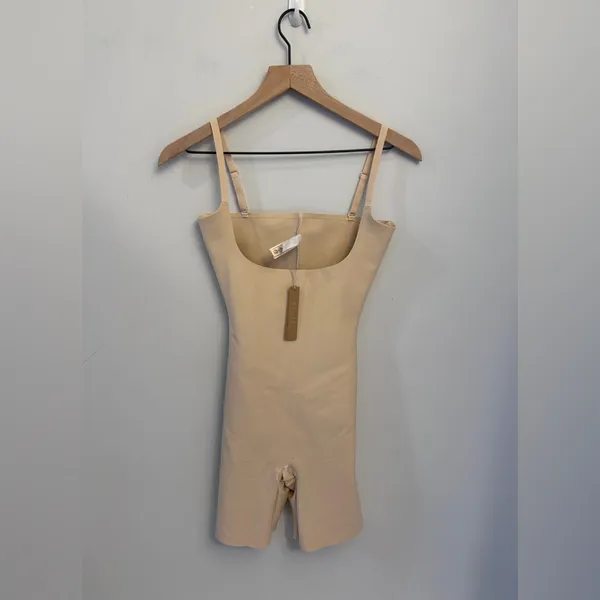 SKIMS Body Zoned Open Bust Mid Thigh Bodysuit Large Sand NWT - Image 3