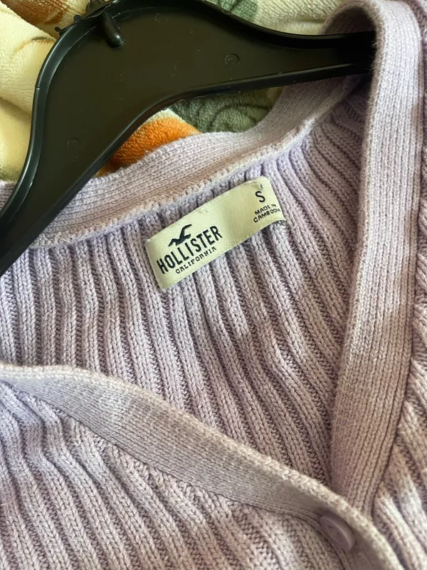 cropped hollister cardigan size small - Image 3