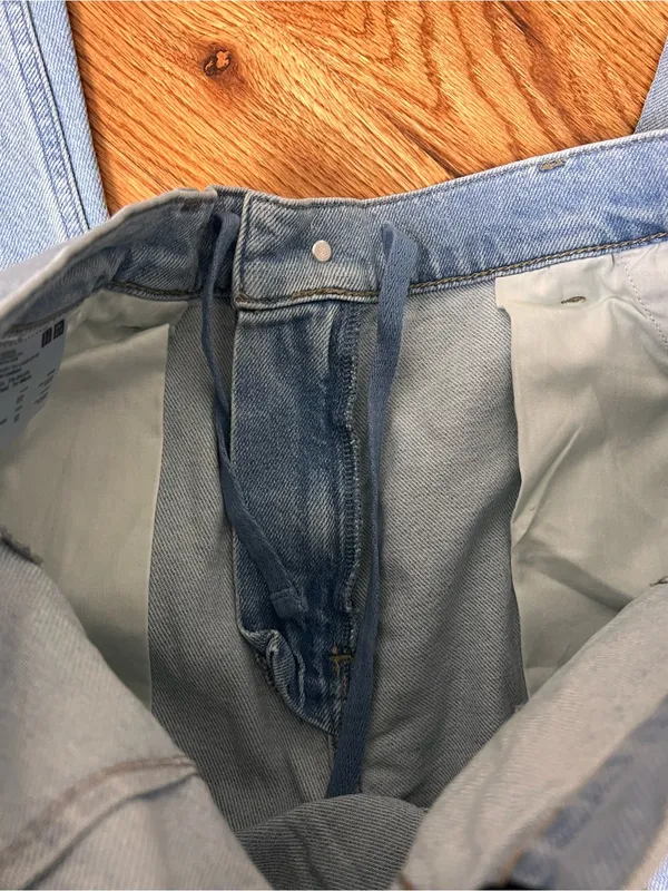 Uniqlo Light Wash Jeans - Classic Straight Fit - Image 9