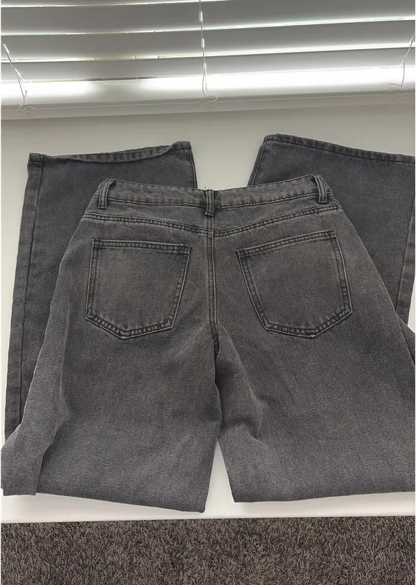 edikted dark wash jeans - Image 2
