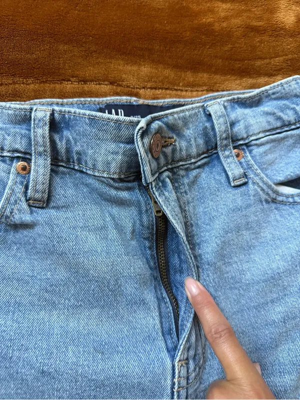GAP High Rise Vintage Midi Short Size 25 - Image 2