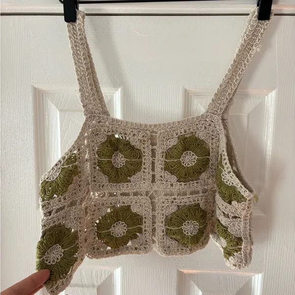Source Unknown Crochet‎ Crop Top - Cream and Green Est. Small EUC - Image 3