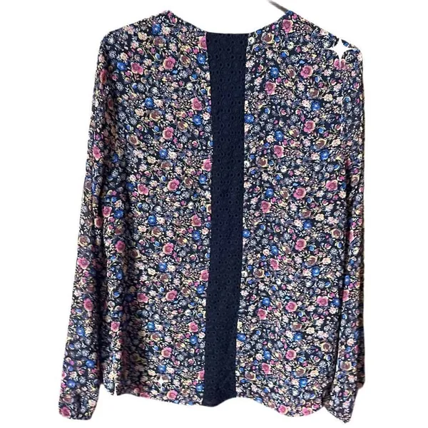 Daniel Rain size L - V neckline floral lace inset in back blouse. - Image 2