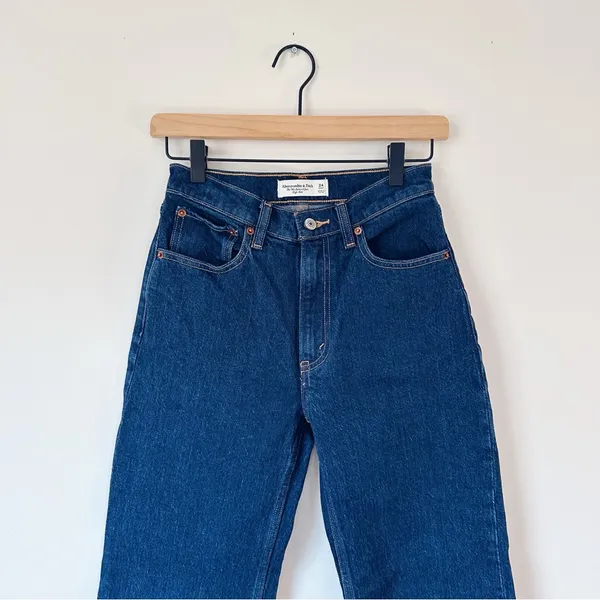Abercrombie & Fitch Women’s The 90’s Relaxed Jean High Rise - Image 4