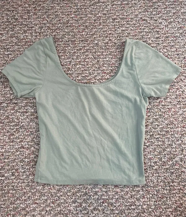 Tilly's green round neck top - Image 2