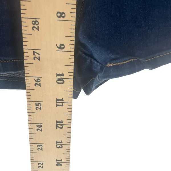 Levi's Women's Size 7 Waist 28 High Rise‎ Short Dark Wash - Image 7