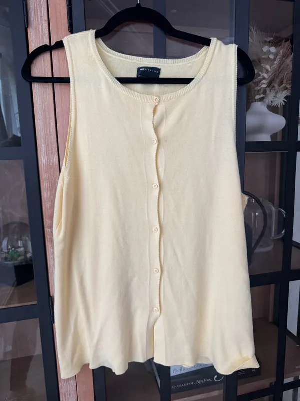 ASOS Design knit vest top butter pastel yellow sleeveless tank crewneck buttons - Image 11