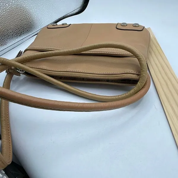 Tignanello tan leather crossbody. 21” handle drop. Tan - Image 11