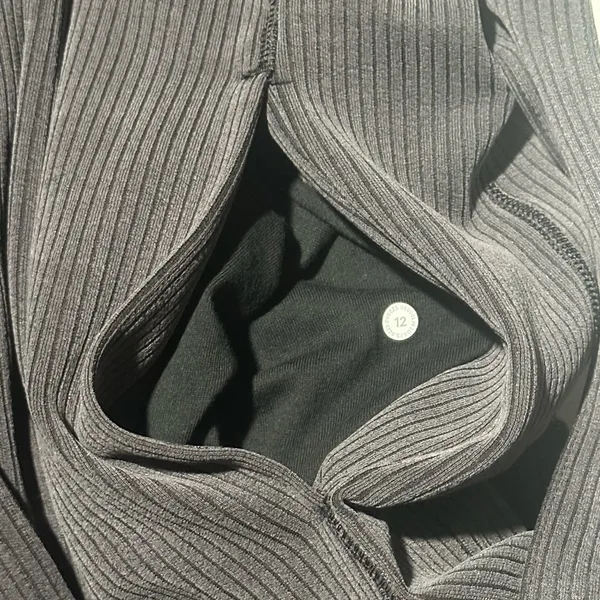 Lululemon NWT Ribbed Softstreme Belted  Wrap size 12 - Image 4