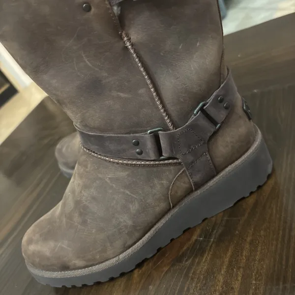 UGG NEW Sz 7 Maddox Leather Moto Boots Treadlite Water Resistant wool Lined - Image 3