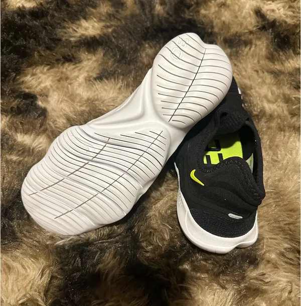 Nike Women’s Free RN Flyknit 3.0 Black Volt - Image 5