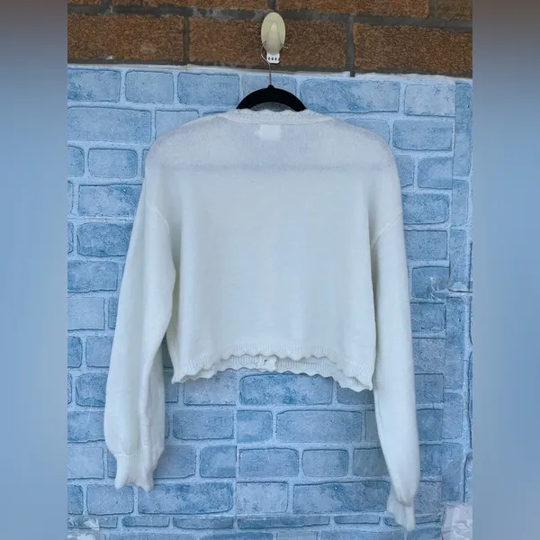 Luna ivy 3 D flowers details cardigan size medium - Image 6