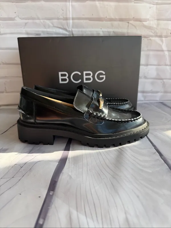 BCBGeneration Laney Loafer with Gold Accent Black Size 5 - Image 4