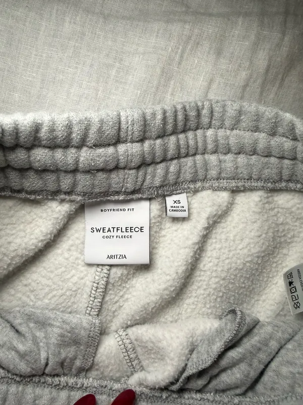 Aritzia Boyfriend Sweat Shorts TNA Cozy Fleece - Image 2