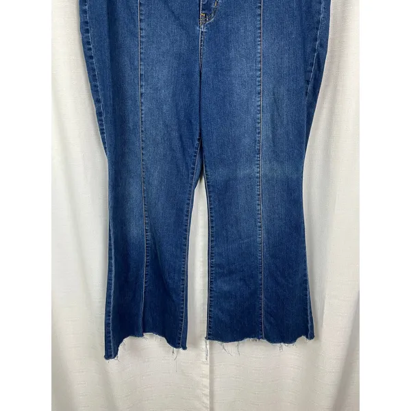 Free People We The Free Curvy Flare Leg Raw Hem Jeans Sz.35 - Image 4