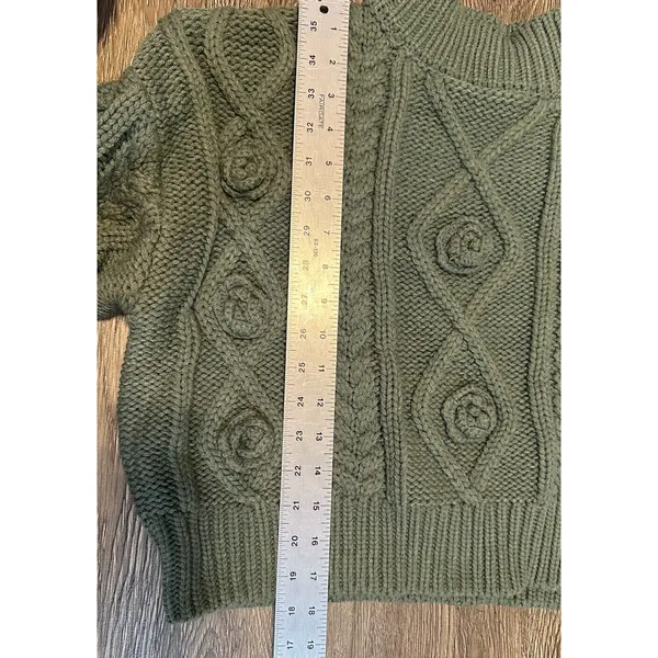 Cableknit Mockneck Sweater Size Medium Green Heavy 3D Flowers Cropped Forever 21 - Image 3