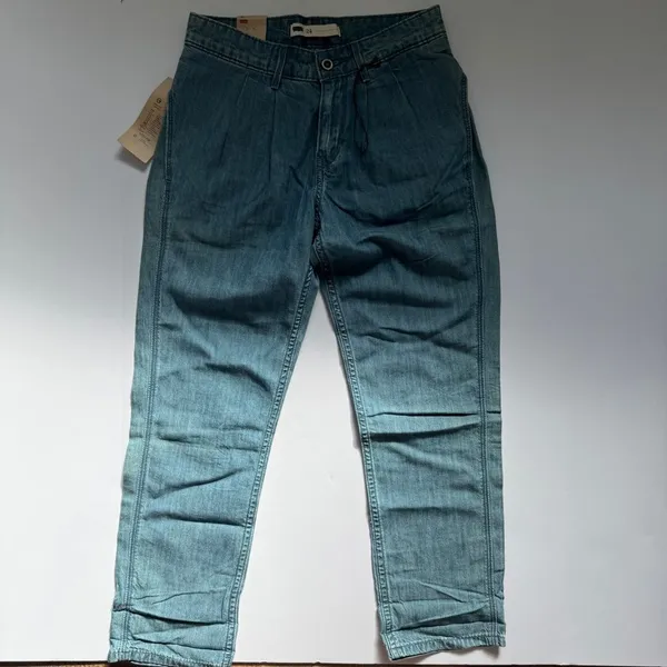 Levi's Relaxed Fit Pleated Light Blue Jeans Size 24 NWT - Image 2