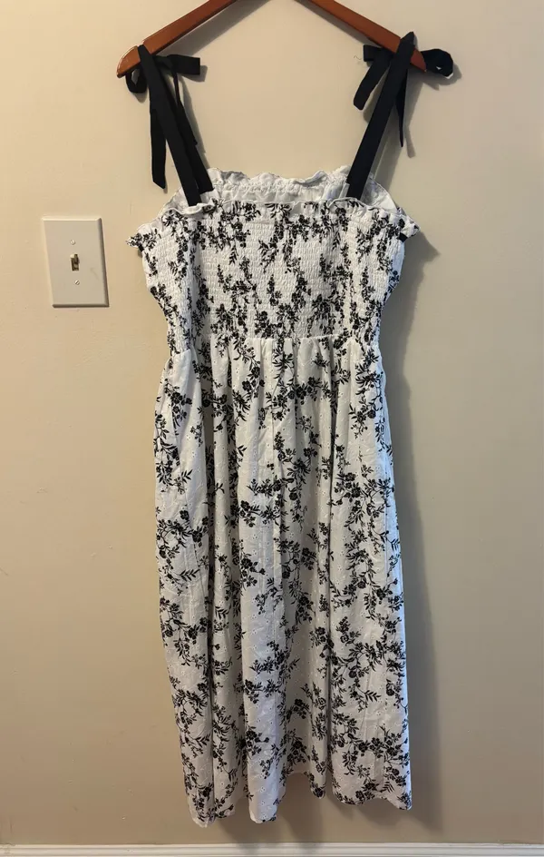 Indulge Dress Floral Women’s white and black textured fabric - Image 3