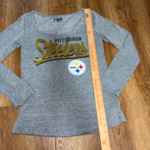 NFL Team Apparel‎ Pittsburgh Steelers Grey Shimmer Gold Foil Graphic Top Women M - Image 3