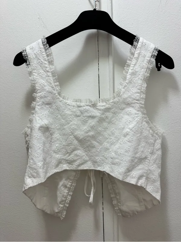 Rumored Vineyard Haven White Eyelet Lace-Trim Tie-Front Crop Top Medium - Image 5