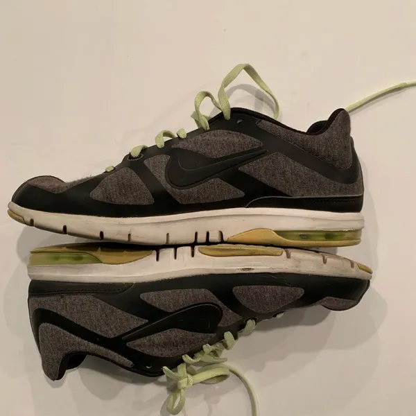 Nike Air Max S2S gray knit upper training shoe black trim and green laces Size 8 - Image 8