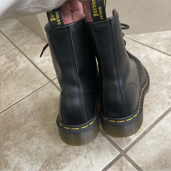 Women's AirWair 1460 Leather Lace Up Boots Size 7 US Used 2xs - Image 3
