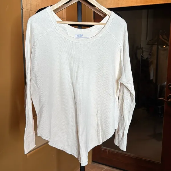 Aritzia TNA Alder Waffle Knit Thermal Long Sleeve Top Cream Relaxed Fit Sz Small - Image 6