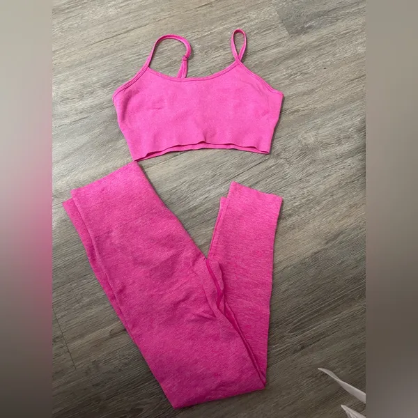Nwot Hot Pink Sport Yoga Set Top And Leggings M - Image 3