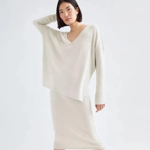Aritzia The Group Babaton Grey Traverse Longsleeve V-Neck Sz 2 Sweatshirt - Image 5