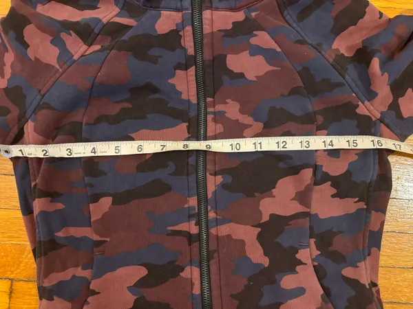 Lululemon Scuba Full-Zip HoodieHeritage 365 Camo Smoky Red Night Sea - Size 4 - Image 6