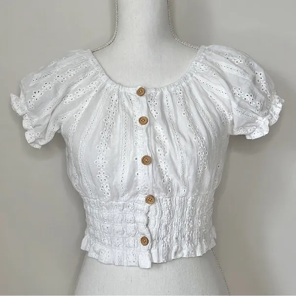 🔥 3/$30 Eyelet Lace Top White Size M - Image 4
