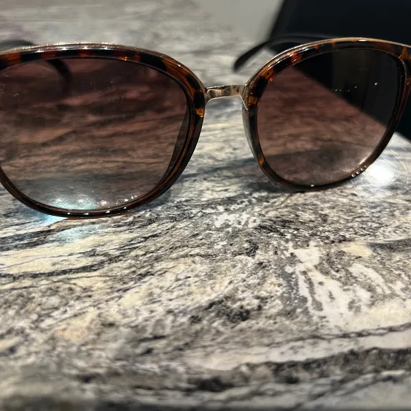 Tortoise Shell Sunglasses Brown - Image 5
