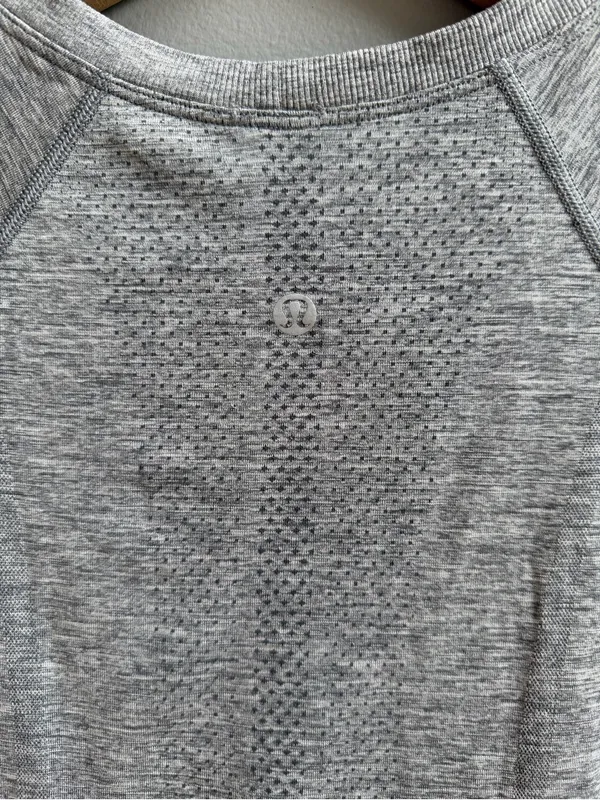 Lululemon Swiftly Tech Short Sleeve Shirt 2.0 Race Length Slate / White Grey 6-8 - Image 7
