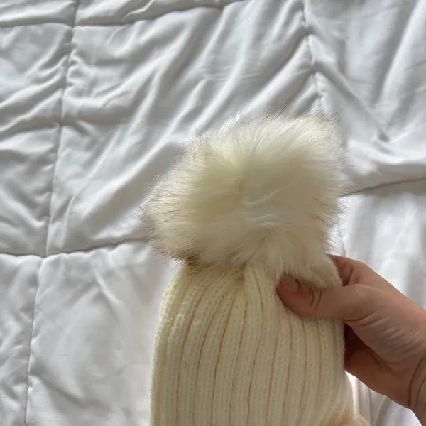 UGG Australia Cream Ribbed Knit Beanie with Faux Fur Pom-Pom White Winter Hat - Image 4