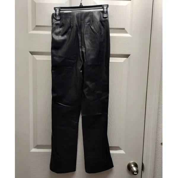 Lulus NWT Women's Size XS Black Vegan Faux Leather Side Zip Ankle Pants - Image 2