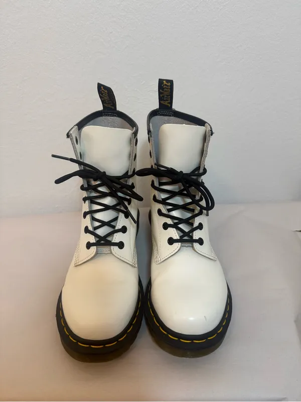 Dr. Martens 1460 WOMEN'S PATENT LEATHER LACE UP BOOTS‎ - Image 2