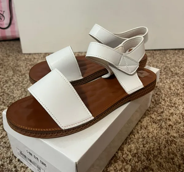 White Sandals Size 9.5 - Image 2