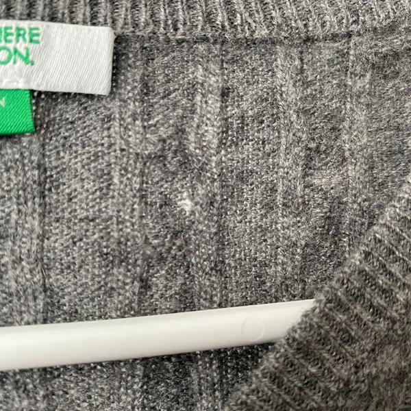 United Colors of Benetton M‎ Gray Cashmere V-Neck Cable Knit Sweater Pullover - Image 4