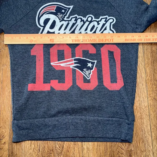 NFL Team Apparel New England Patriots Sweatshirt Womens Small Blue 1960 Graphic Pullover - Image 4