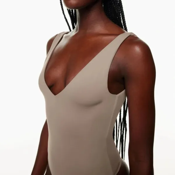 Aritzia Babaton Contour V-Neck Bodysuit in Warm Taupe XS - Image 5
