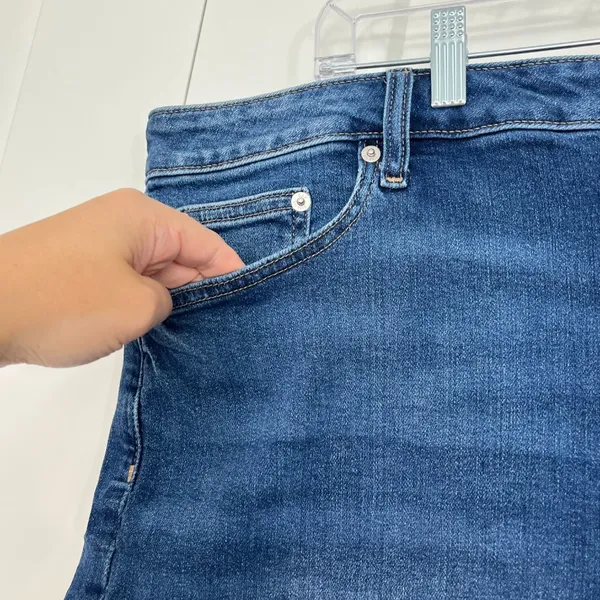Gap Size 16/33 Blue 5" Denim Jean Shorts - Image 3