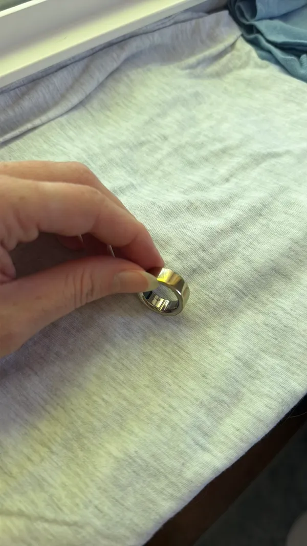 Oura Ring 4 - Gold Size 6 - Image 7