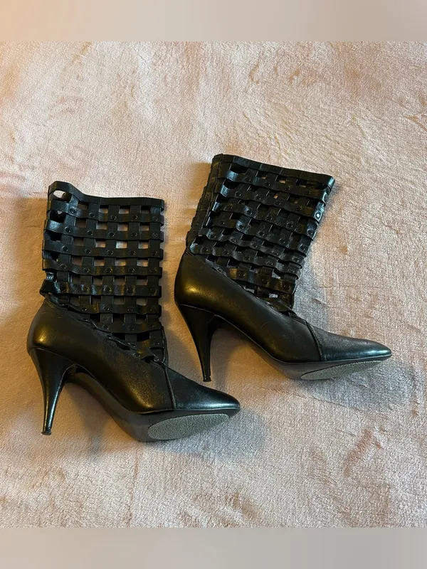 Chinese Laundry vintage black heeled cage boots with grommets size 6.5B goth - Image 2