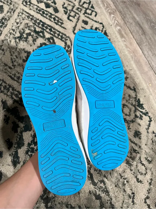 Nine West Knit Sneakers Size 6 - Image 4