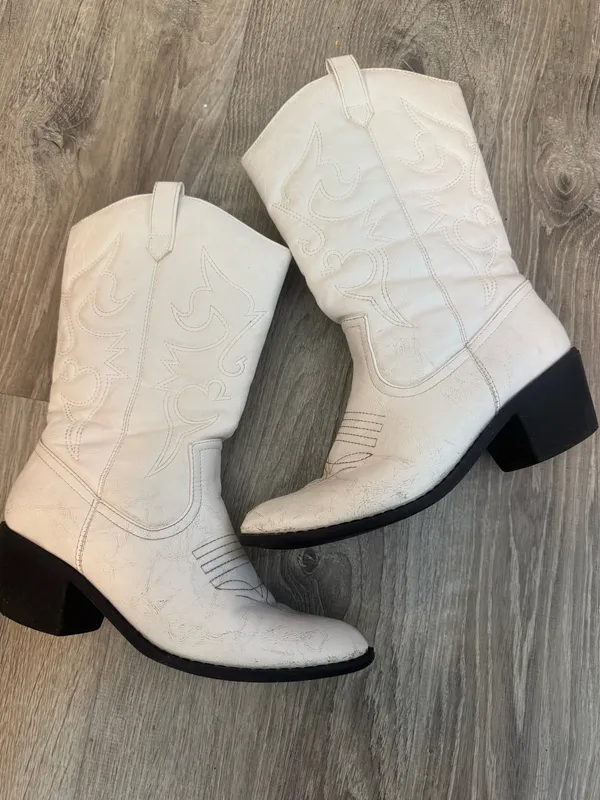 White Cowgirl Amazon Boots 9 - Image 5