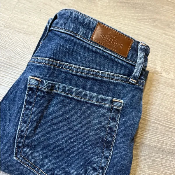 •Hollister• Ultra High Rise Mom Jeans - Image 6