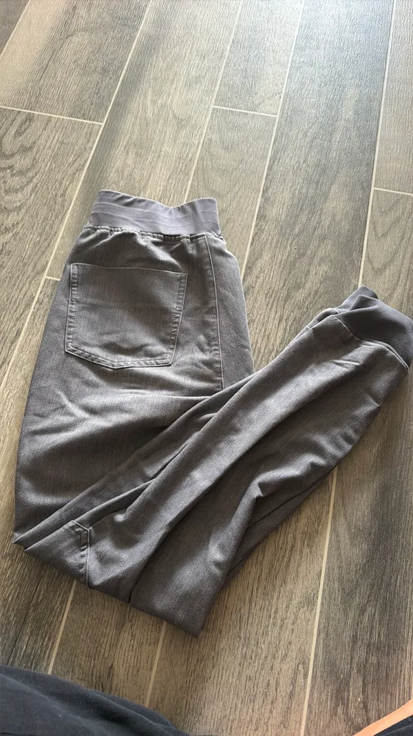 FIGS Scrubs - Image 4
