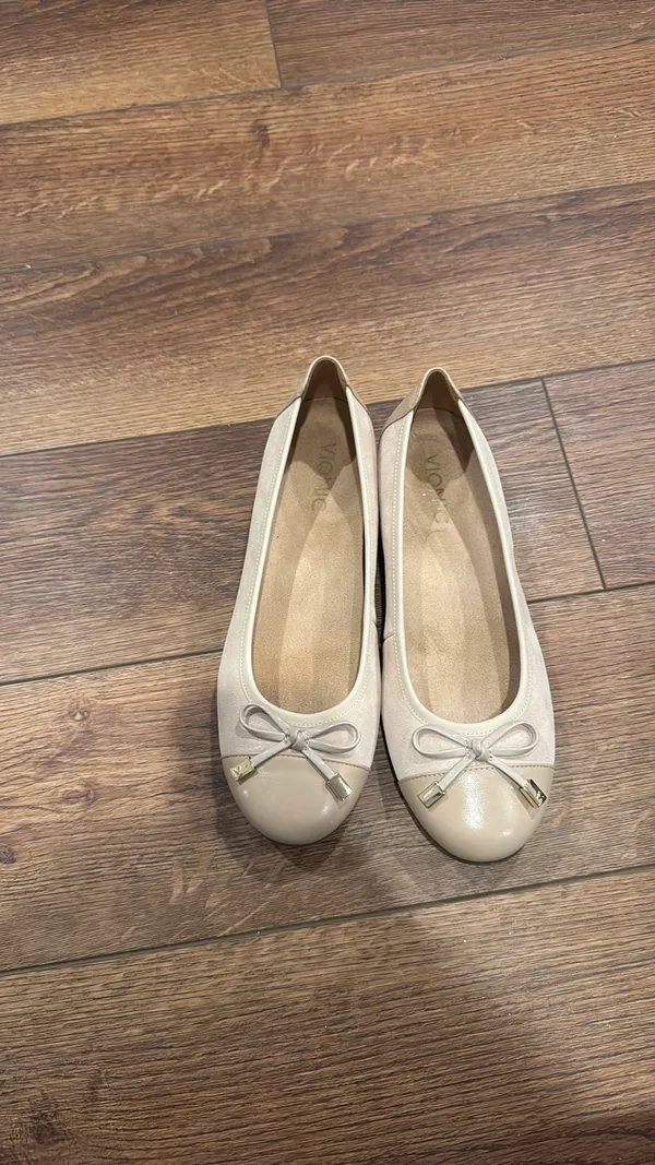 Vionic Flats - Image 2