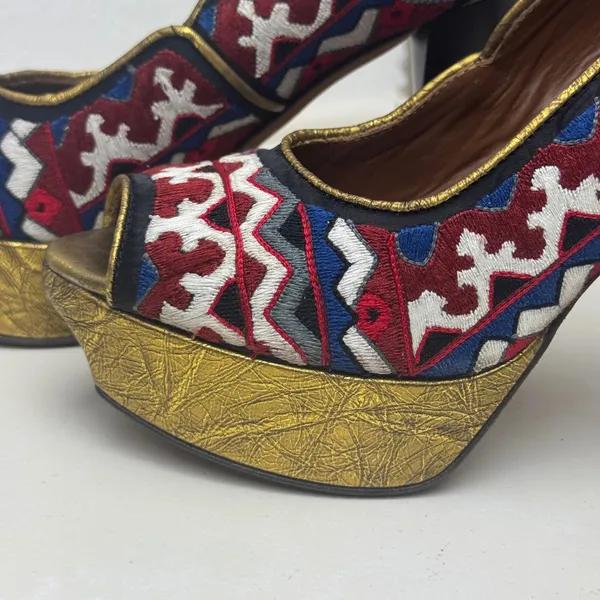 Donald J Pliner Couture Embroidered Peep Toe Platform Pumps Gold Red‎ Blue 6.5M - Image 5