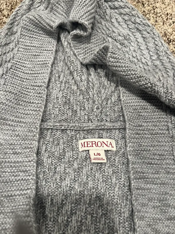Cozy Winter Cardigan Size L - Image 3